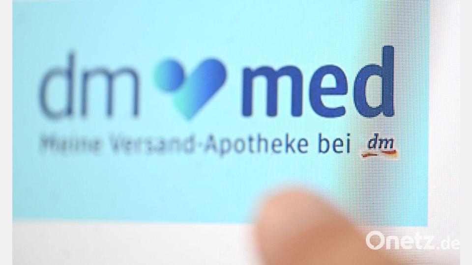 Die Versand-Apotheke dm-med bezeichnet dm als Partnerunternehmen. Bild: Bernd Weißbrod/dpa