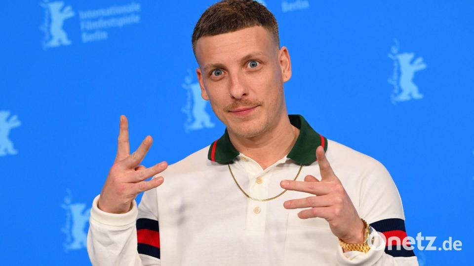 Der deutsche Comedy-Podcast „Gemischtes Hack“ von Felix Lobrecht und Co-Moderator Tommi Schmitt hat als erst zweiter Podcast weltweit eine Milliarde Streams auf Spotify erreicht. (Archivbild) Bild: Jens Kalaene/dpa