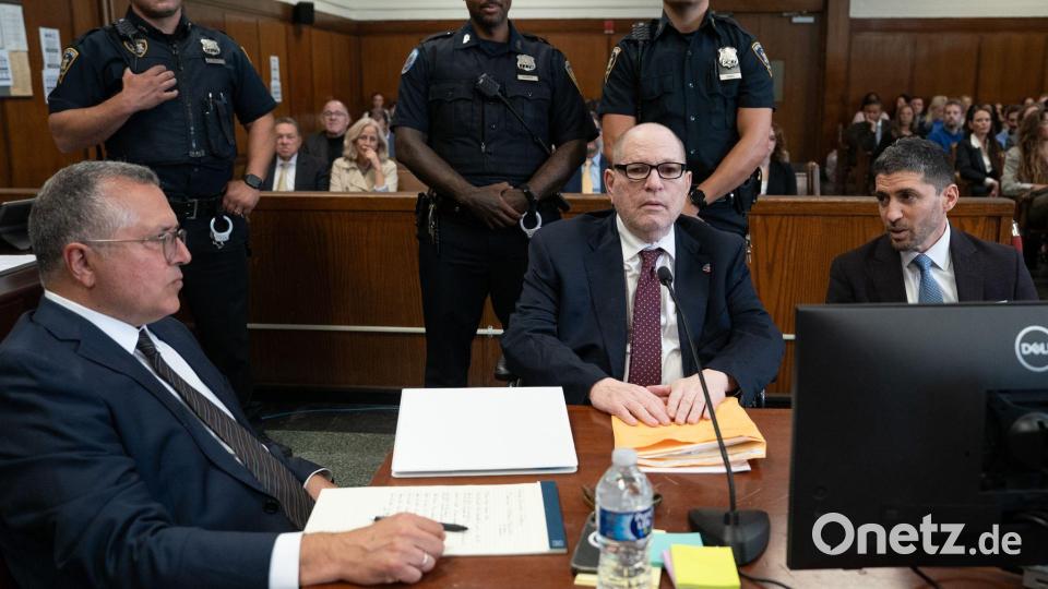 Weinstein kam zur Verkündung des Strafmaßes. Bild: Barry Williams/The Daily News Pool/dpa