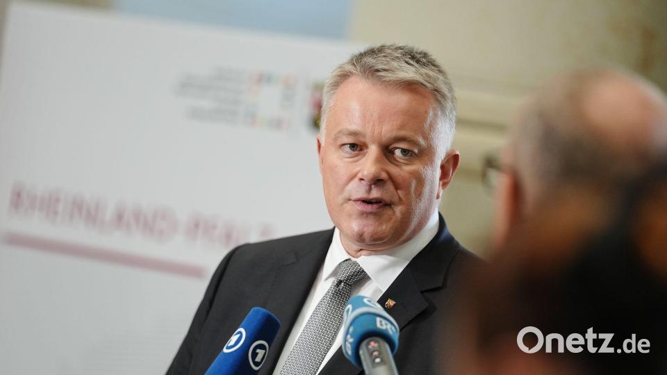 Der rheinland-pfälzische Ministerpräsident Gordon Schnieder bleibt länger Vorsitzender der Ministerpräsidentenkonferenz. (Archivbild) Bild: Kay Nietfeld/dpa
