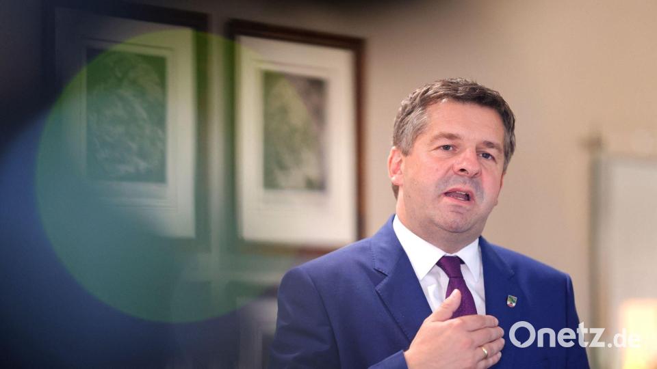 Sven Schulze, Noch-Ministerpräsident von Sachsen-Anhalt, hatte sich nach der Landtagswahl in einem Brief an Schnieder gewandt. (Archivbild) Bild: Matthias Bein/dpa