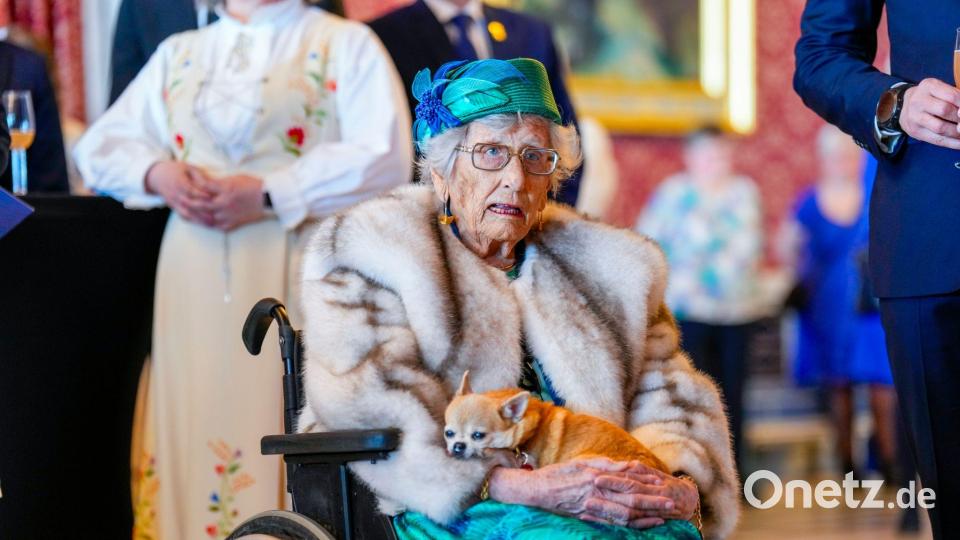 Bei offiziellen Aufträgen war Wilma auf dem Schoß ihres Frauchens Prinzessin Astrid oft dabei. (Archivbild) Bild: Heiko Junge/NTB/dpa