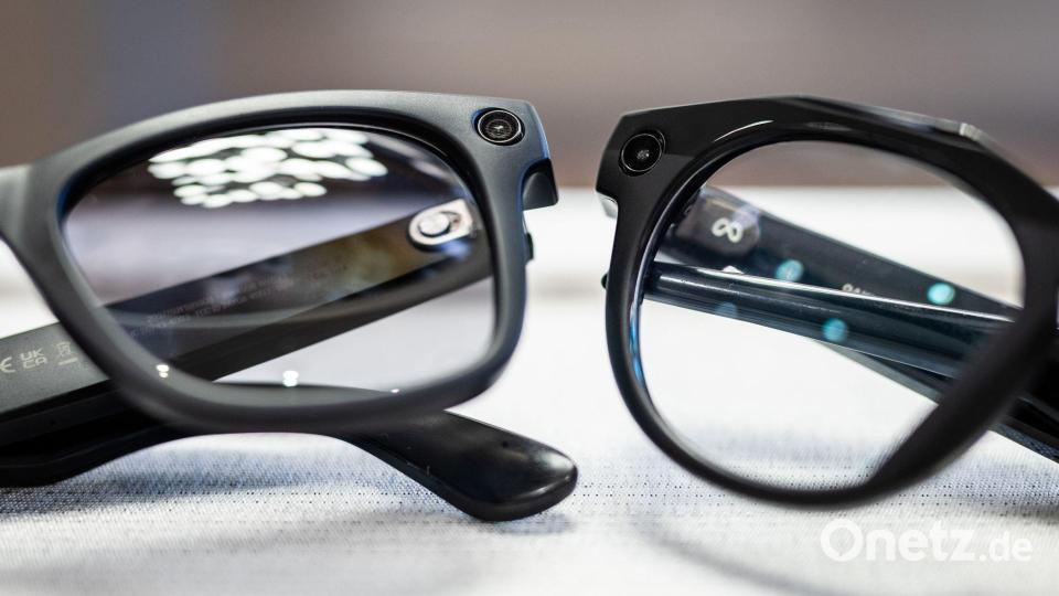 Smart Glasses sind umstritten, da sie andere Menschen oft weitestgehend unbemerkt filmen können. (Archivbild) Bild: Christoph Schmidt/dpa