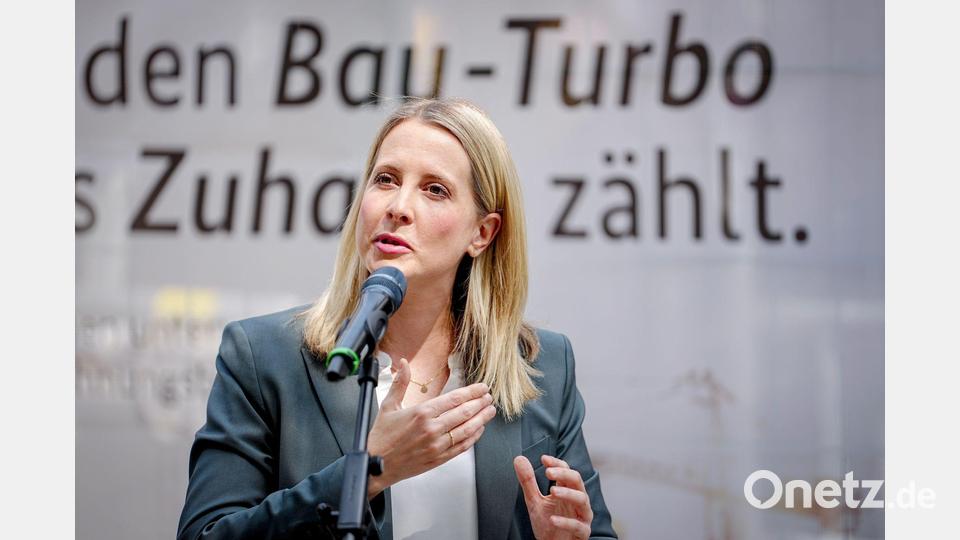 Bauministerin Verena Hubertz will über schnellere Genehmigungen den Wohnungsbau in Schwung bringen. (Archivbild) Bild: Kay Nietfeld/dpa