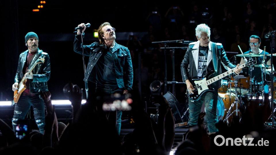 Das neue Album von U2 erscheint im November. (Archivfoto) Bild: Daniel Bockwoldt/dpa