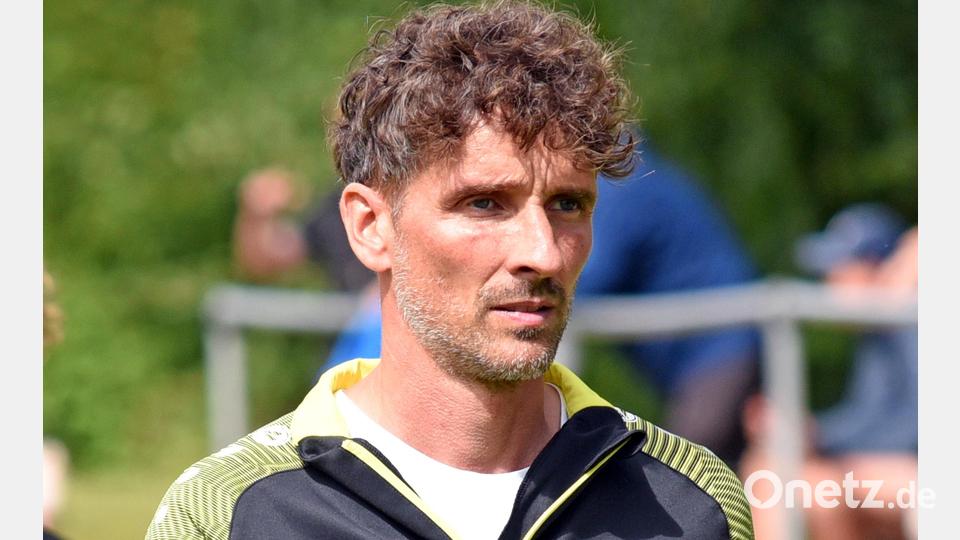 Der Tabellenzweite FC Tirschenreuth, im Bild Trainer Manuel Waller, gastiert am Sonntag bei der SpVgg Wiesau. Bild: Rudi Gebert