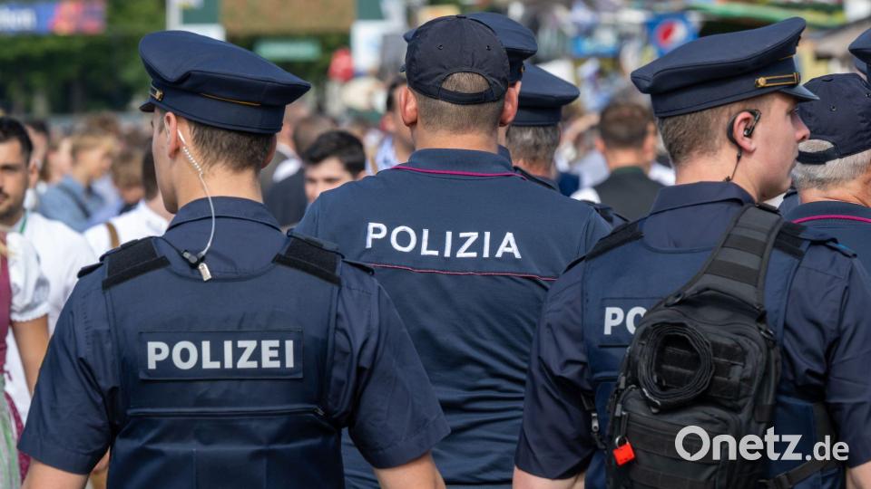 Polizisten aus Italien sind zur Unterstützung da. (Archivbild) Bild: Peter Kneffel/dpa