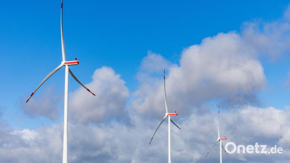 Markus Windisch, Kommunalmanagement Ostbayern des Bayernwerks, prognostiziert eine überproportionale Zunahme von Windrädern. Symbolbild: Frank Hammerschmidt/dpa