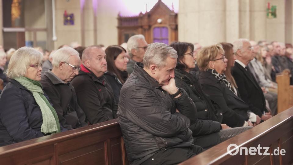 Zahlreiche Mitarbeiter, Wegbegleiter und Freunde füllten die Bänke der Josefskirche beim Trauergottesdienst für German Vogelsang. Bild: Gabi Schönberger