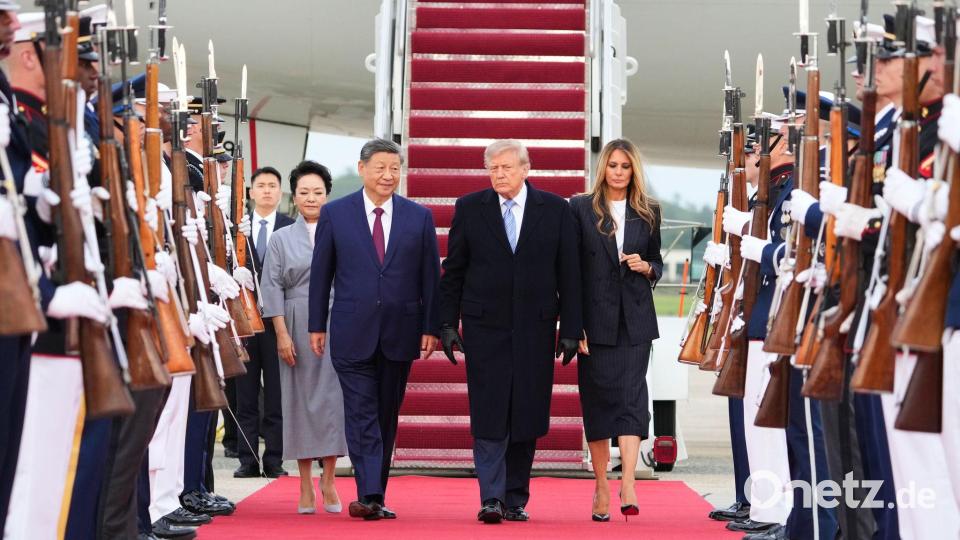 US-Präsident Donald Trump und First Lady Melania Trump begrüßen den chinesischen Präsidenten Xi Jinping und seine Frau Peng Liyuan bei deren Ankunft auf der Joint Base Andrews in Maryland. Bild: Alex Brandon/AP/dpa