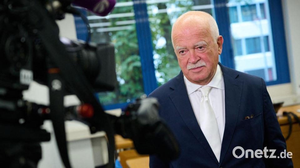 Hoeneß wurde vom bekannten Rechtsanwalt Peter Gauweiler vertreten. Bild: Sven Hoppe/dpa