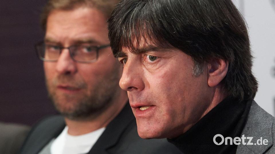 Im Januar 2013 war Jürgen Klopp (links) Dortmund-Coach und Joachim Löw Bundestrainer. (Archivbild) Bild: picture alliance / dpa