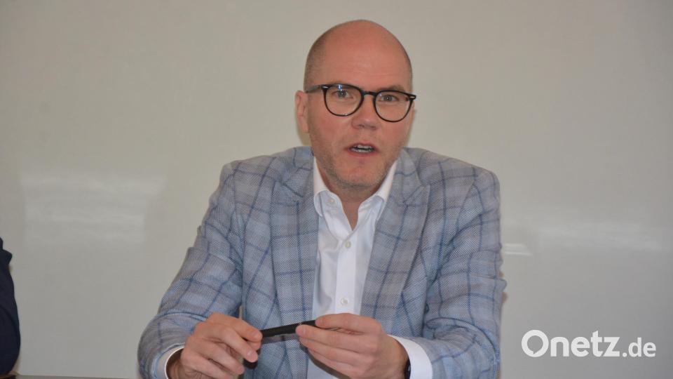 Vaclav Vrbik, Vorsitzender des Vereins "Via Carolina - Goldende Straße e. V." stellte die Tourismusstrategie 2027 - 2030 der Stadt Bärnau vor. Bild: Josef Rosner