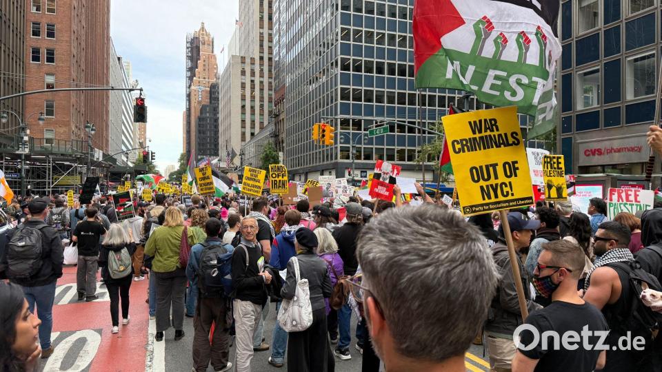 Hunderte Protestieren in New York in gegen Netanjahu. Bild: Franziska Spiecker/dpa