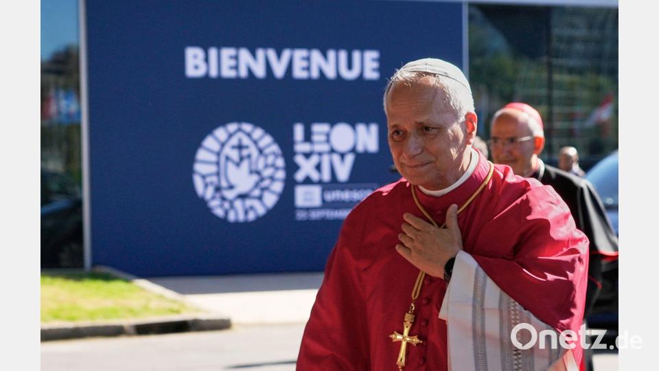 Frankreich heißt den Papst willkommen. Bild: Gregorio Borgia/Pool AP/dpa