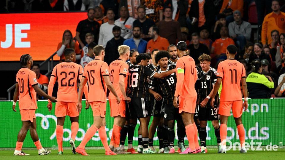 Die deutschen Spieler bejubelten ihr Führungstor, die Holländer beschwerten sich. Bild: Federico Gambarini/dpa