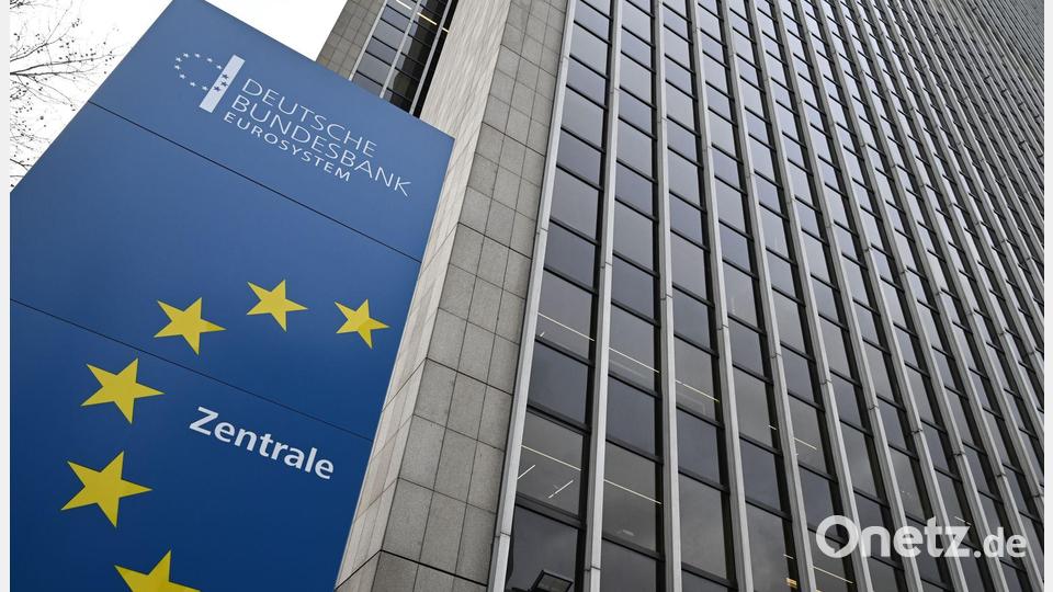 Der Vorstand der Deutschen Bundesbank mit Sitz in Frankfurt besteht aus dem Präsidenten und dem Vizepräsidenten und vier weiteren Mitgliedern. (Archivbild) Bild: Arne Dedert/dpa