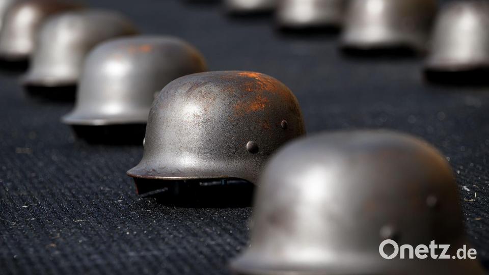 Ai Weiwei hofft, dass sein Werk die Menschen zum Nachdenken über Krieg und Frieden anregt. Bild: Bianca De Marchi/AAP/dpa