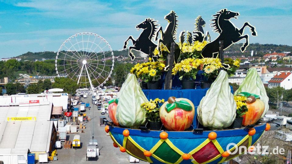 Die Fruchtsäule, dieses Jahr neu, ist ein beliebter Treffpunkt. Bild: Bernd Weißbrod/dpa