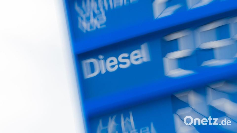 Tanken ist extrem teuer geworden - ein Tankrabatt soll ein Stück weit helfen. Archivbild: Rolf Vennenbernd/dpa