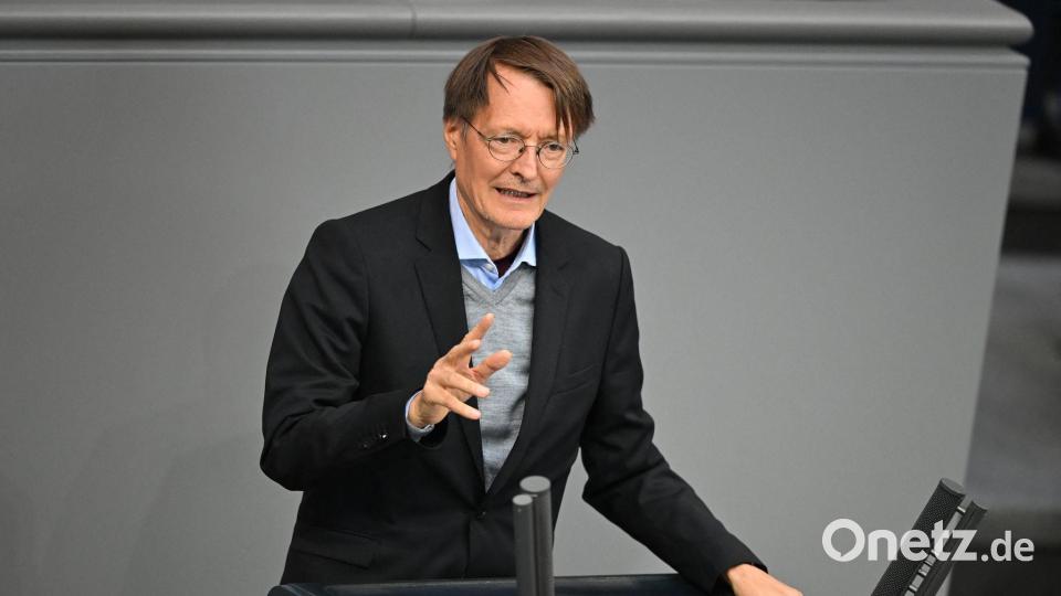 Karl Lauterbach (SPD) berichtete in seiner Rede von Kontakten zu Entwicklern im Silicon Valley. Bild: Michael Brandt/dpa