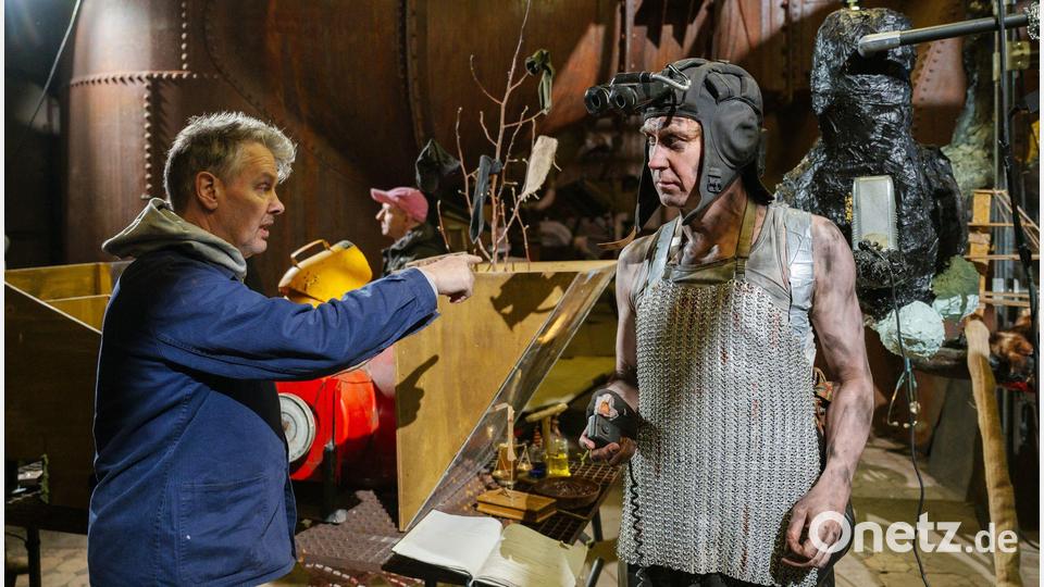 Eidinger ist das erste Mal in der Völklinger Hütte Bild: Oliver Dietze/dpa