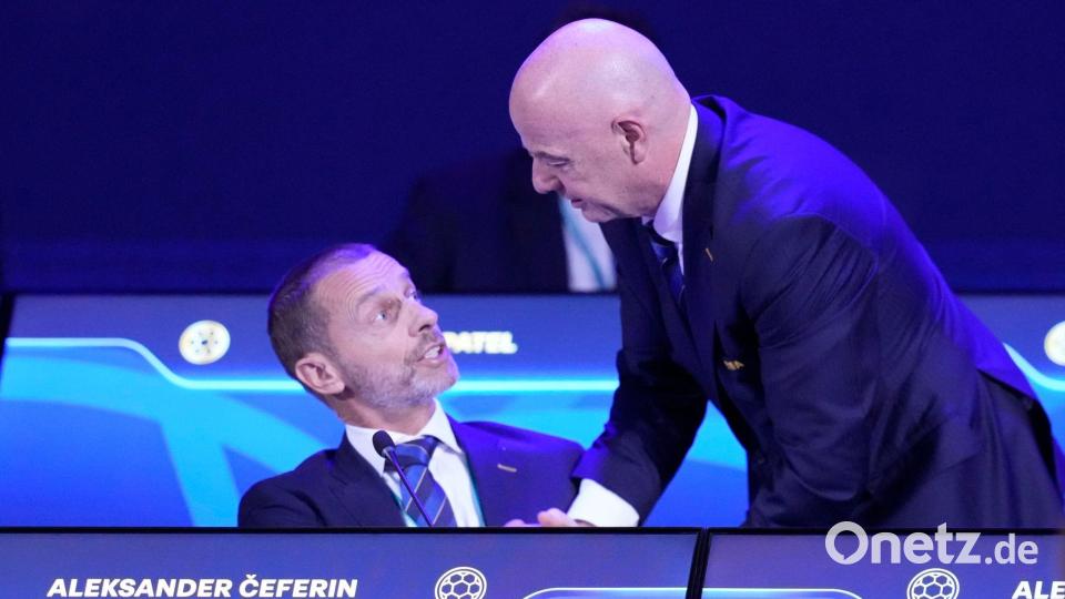 Ceferin (l) und Infantino sind Gegner im Fußball-Machtkampf. (Archivbild) Bild: Fernando Calistro/AP/dpa
