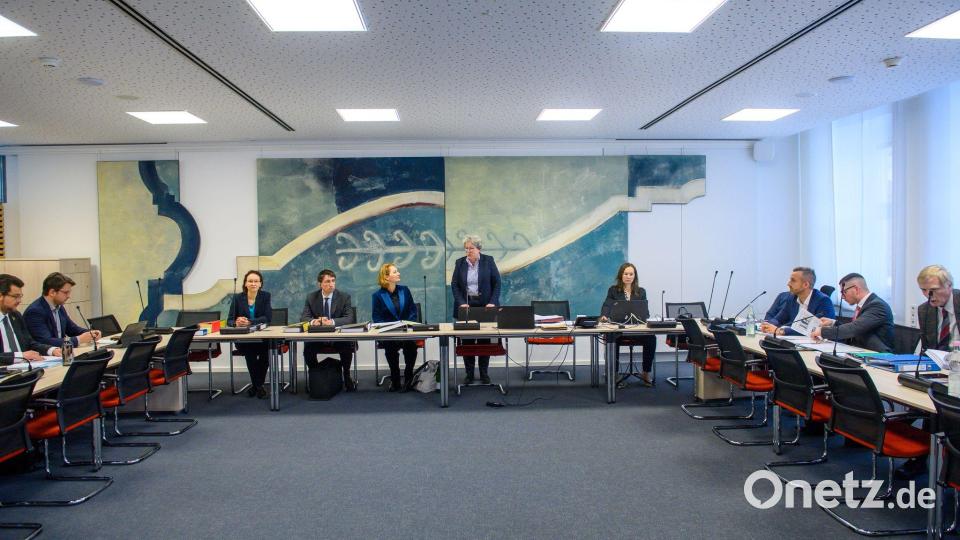 Die Ausschüsse, in denen der Großteil der inhaltlichen Arbeit im Parlament stattfindet, sollen die Mehrheitsverhältnisse wie im Plenum abbilden. Das ist auch bei U-Ausschüssen so. (Archivbild) Bild: Klaus-Dietmar Gabbert/dpa