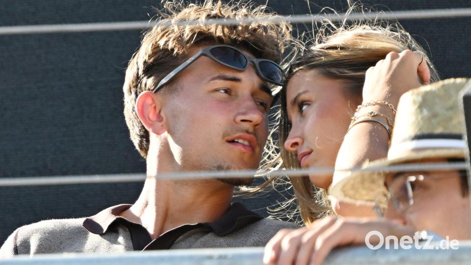 Waren nicht nur zusammen beim Tennis, sondern auch auf der Wiesn: Tom Bischof und Josefine Scholl. (Archivbild) Bild: Marijan Murat/dpa