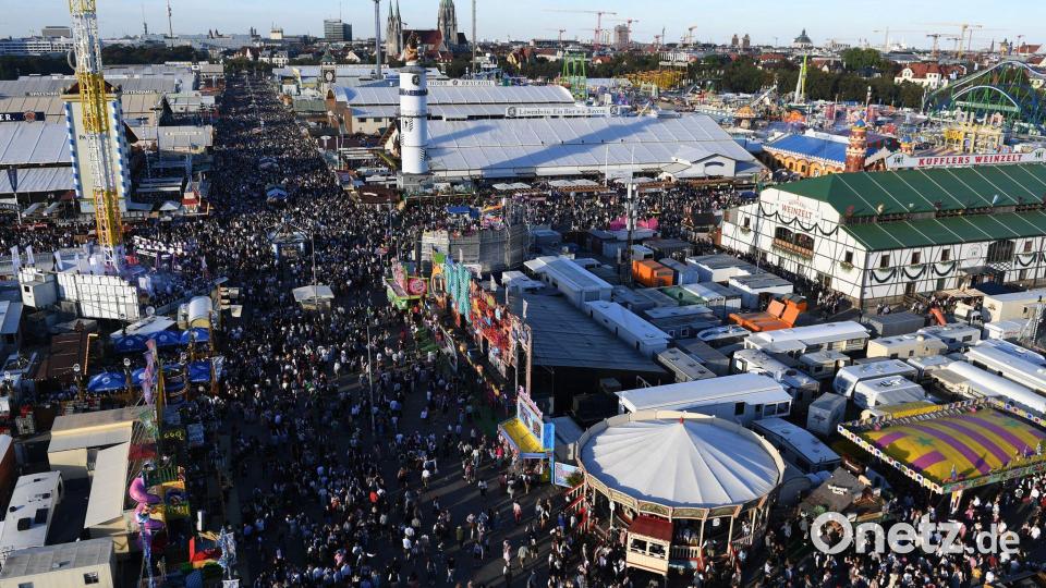 Viel Geränge auf dem Oktoberfest. Bild: Felix Hörhager/dpa
