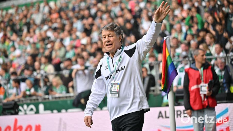 Otto Rehhagel wurde von den Fans gefeiert. Bild: Sina Schuldt/dpa