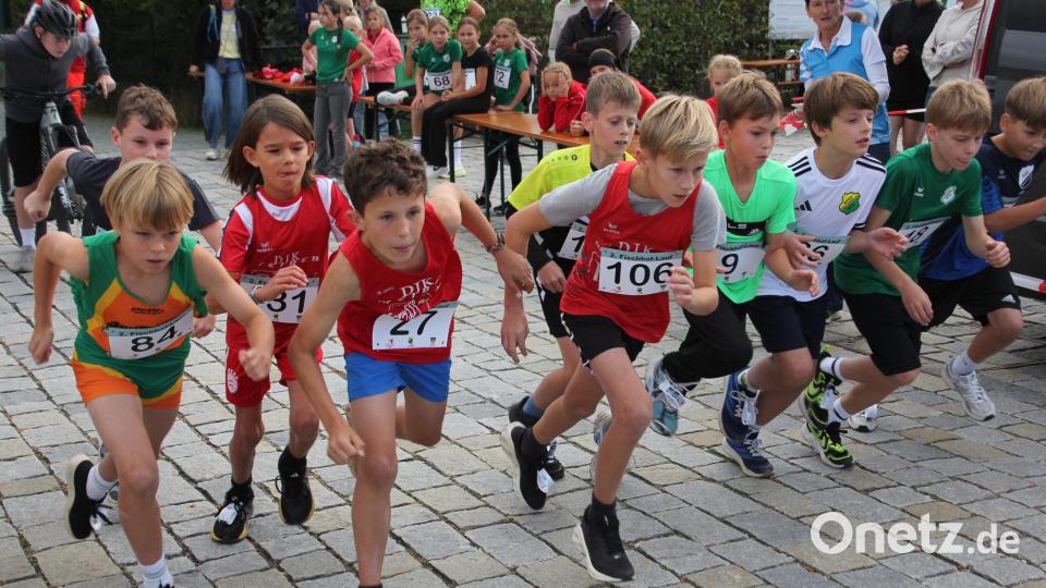 Auch der Nachwuchs war voll dabei: Die U12-Jungs legten sich mächtig ins Zeug. Bild: Konrad Rosner