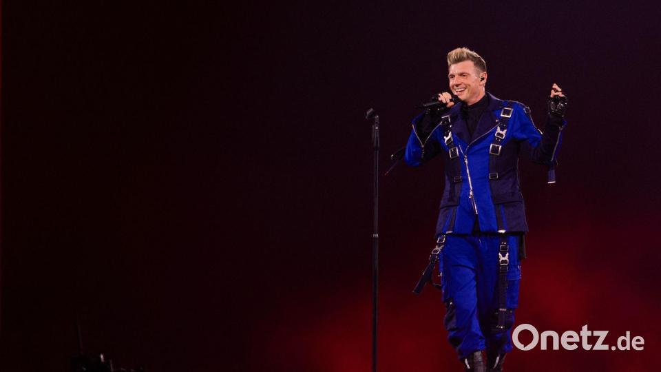 Sänger Nick Carter erinnerte sich auf der Bühne an den Karrierebeginn in Deutschland. Bild: Rolf Vennenbernd/dpa