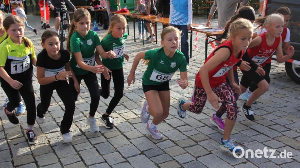 Die Mädchen der Altersklasse U12 waren mit Elan am Start. Bild: Konrad Rosner