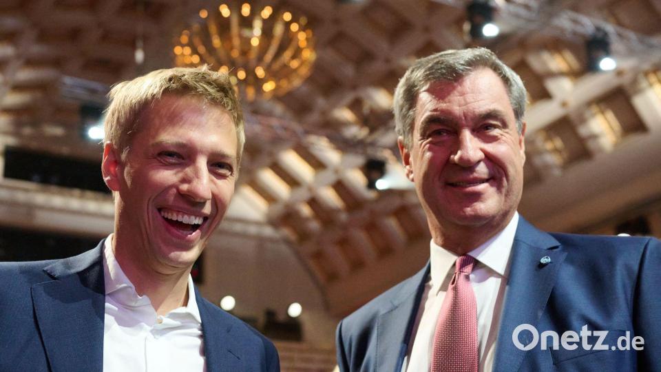 Bayerns Ministerpräsident Markus Süder und Münchens Oberbürgermeister Dominik Krause freuen sich über den Zuschlag für München. Bild: Marijan Murat/dpa