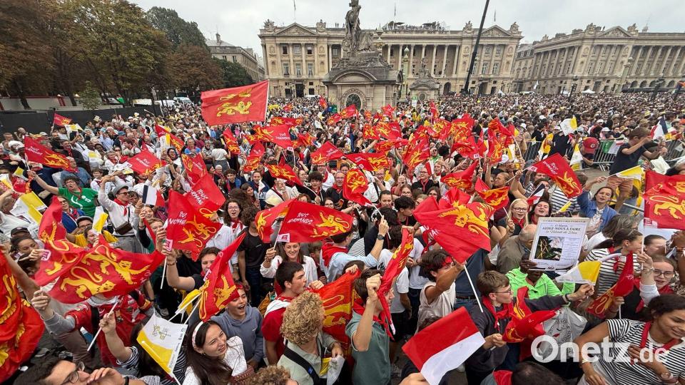 Die Vorfreude bei den wartenden Menschen ist groß. Bild: Christoph Sator/dpa