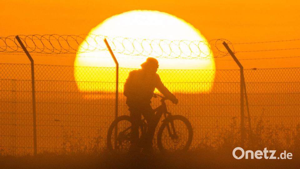 Am Wochenende wird es noch einmal sommerlich in Deutschland – im Südwesten sogar mit Temperaturen über 30 Grad. Bild: Julian Stratenschulte/dpa