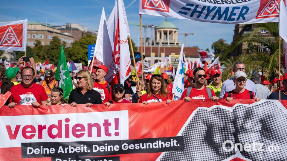 Wie hier in Stuttgart demonstrierten bundesweit Zehntausende für einen starken Sozialstaat. Bild: Enrique Kaczor/dpa