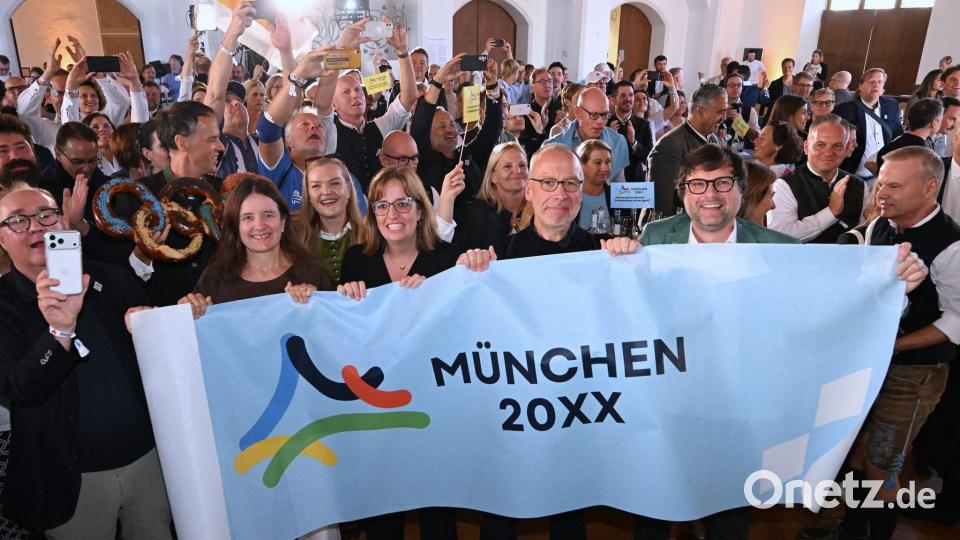 Großer Jubel im Münchner Rathaus nach der Entscheidung des DOSB. Bild: Felix Hörhager/dpa