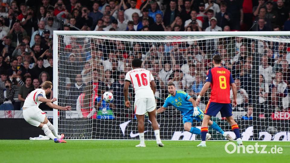 Bayern-Star Harry Kane (l.) traf mit einem Foulelfmeter nur die Latte. Bild: Bradley Collyer/PA Wire/dpa