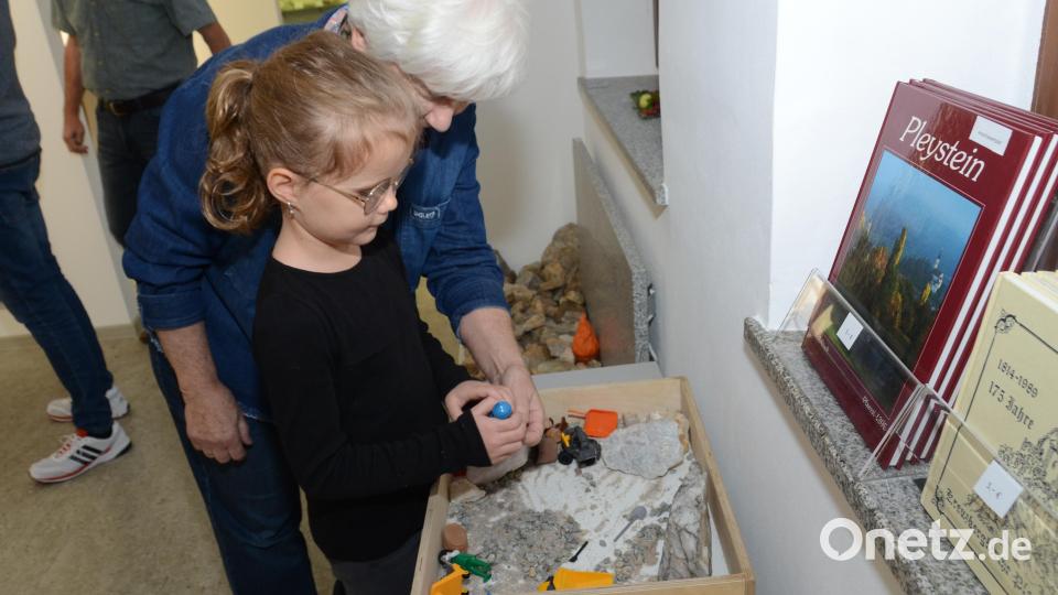 In kleinen Holzboxen waren die unterschiedlichsten Spielmöglichkeiten für die Kinder vorhanden. Bild: Elisabeth Dobmayer