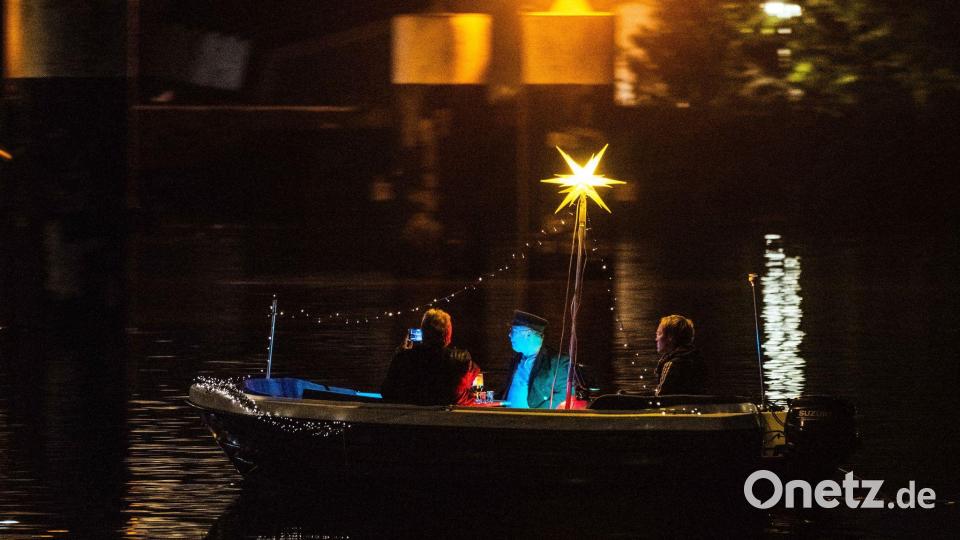 Lichtshow bei der Feier zu 30 Jahre Peenebrücke Wolgast Bild: Stefan Sauer/dpa