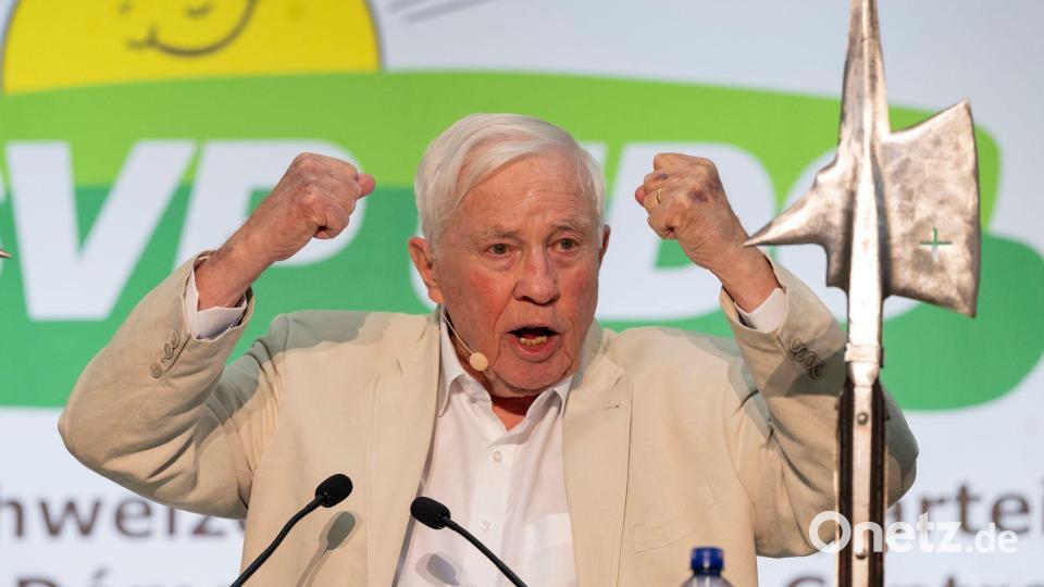 Blocher hat für den Fall der Niederlage schon ein Weitermachen angekündigt (Archivbild) Bild: Urs Flueeler/KEYSTONE/dpa