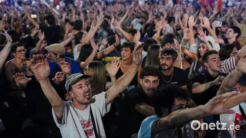 Die Behörden sprachen von 25.000 Teilnehmern, die Veranstalter von 300.000. Bild: Manu Fernandez/AP/dpa