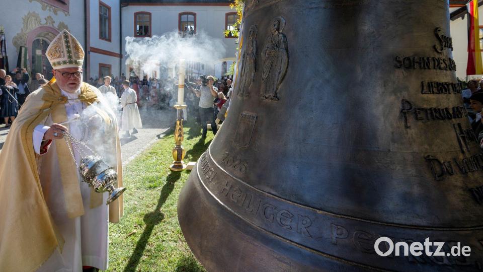 Die neuen Glocken wurden feierlich geweiht. Bild: Stefan Puchner/dpa
