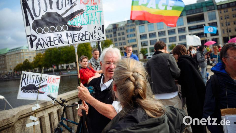 Protest gegen Bundeswehrübung "Red Storm Charlie" Bild: Gregor Fischer/dpa