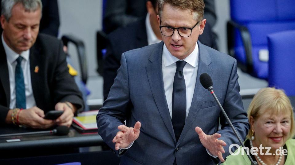 Carsten Linnemann drückt als Gesundheitsminister bei der Pflegereform aufs Tempo. (Archivfoto) Bild: Kay Nietfeld/dpa