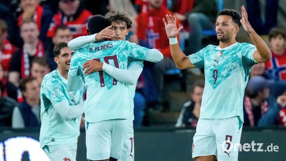 João Félix (M) und Gonçalo Ramos (r) erzielten die Treffer für Portugal. Bild: Cornelius Poppe/NTB Scanpix/AP/dpa
