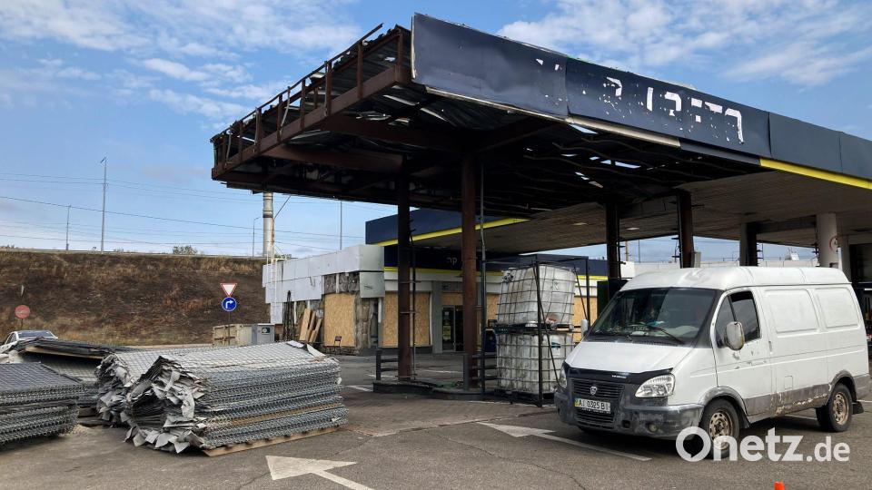 Die Schäden an einer Tankstelle sind provisorisch repariert worden. (Archivbild) Bild: Friedemann Kohler/dpa