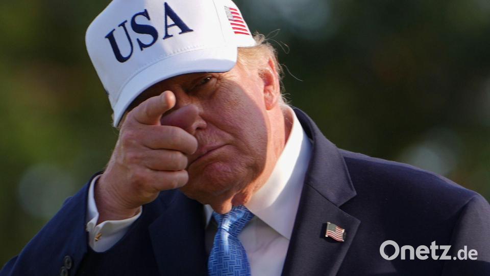 US-Präsident Donald Trump winkt der Menge zu. Bild: Julia Demaree Nikhinson/AP/dpa